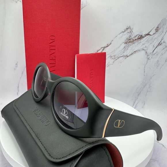 ❌SOLD ❌Valentino New Womens V Logo Sunglasses - Picture 7 of 16